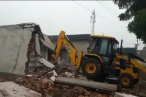 महाराष्ट्र: मकान ढहने से बच्चे की मौत होने के मामले में सिविल इंजीनियर, जेसीबी चालक गिरफ्तार