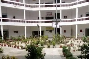 लखीमपुर-खीरी: 10.30 बजे तक दफ्तर नही पहुंचे कृषि अधिकारी, डीडीओ मौजूद थे