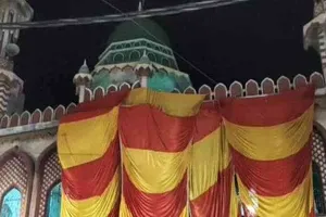 अलीगढ़: त्योहार में चौकन्ना हुआ प्रशासन, मस्जिद को किया गया नजरबंद