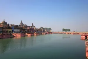 अयोध्या: राम की पैड़ी में डूबकर किशोर की हुई मौत, गोताखोरों ने कड़ी मशक्कत के बाद निकाला शव