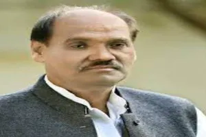 आजमगढ़ में सपा विधायक दुर्गा प्रसाद यादव के काफिले पर हमला, डीएम और एसपी मौके पर मौजूद