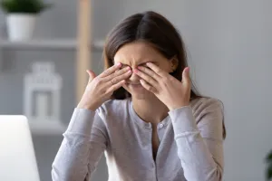 घरेलू उपाय से करें आंखों की समस्याओं को दूर, अपनाएं यह टिप्स