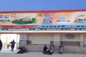 इटावा जंक्शन पर बनाई गई महावीर स्वामी की पेंटिंग, जल्दी-जल्दी में रेलवे प्रशासन ने बनवाया चित्र