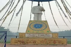 जौनपुर: अराजक तत्वों ने डॉ. भीमराव अंबेडकर और गौतम बुद्ध की प्रतिमा को किया क्षतिग्रस्त, फैला तनाव