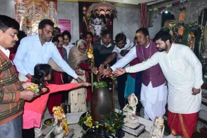 मुरादाबाद : बम बम भोले के उद्घोष से गूंजे शिवालय, किया जलाभिषेक