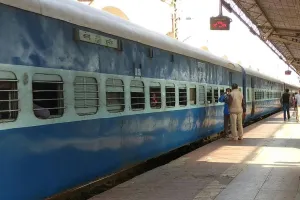 बरेली से इंदौर को जाने वाली एक्सप्रेस में फिर शुरू हुई बेडरोल की सुविधा, कोरोना काल में इसे किया गया था बंद