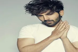 कार्तिक आर्यन को फैन ने दिया शादी का ऑफर, कहा- मुझसे शादी कर लो 20 करोड़ दूंगी