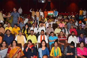 लखनऊ: भाजपा मंत्री, महानगर अध्यक्ष, सहित वरिष्ठ नेताओं ने देखी ‘द कश्मीर फाइल्स’