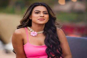 निया शर्मा की मां के ग्लैमरस लुक ने दिया बेटी को टक्कर, देखें वीडियो