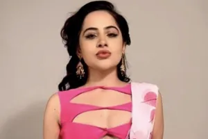 एक बार फिर अतरंगी कपड़ों में दिखीं उर्फी जावेद, ड्रेस देख लोग हुए हैरान, वीडियो वायरल