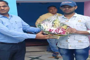 सीतापुर: यूक्रेन में फंसे शादाब आलम लौटे वतन, भारत सरकार की जमकर की तारीफ