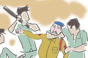 लखनऊ: झगड़ा सुलझाने पहुंचे पुलिसकर्मियों को ग्रामीणों ने पीटा, आठ गिरफ्तार