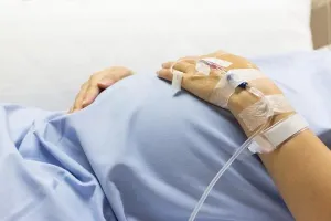 लखनऊ: माल सीएचसी की लापरवाही आई सामने! नसबंदी के बाद भी महिला ने दिया बच्ची को जन्म, हड़कंप