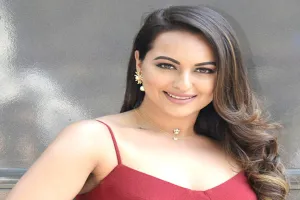 सोनाक्षी सिन्हा के खिलाफ गैर जमानती वारंट जारी,  एक्ट्रेस ने दिया यह बड़ा बयान