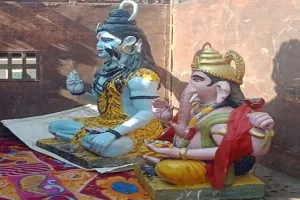 मुरादाबाद : मंदिर में तोड़ फोड़, मूर्तियां खंडित कीं