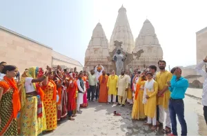 वाराणसी: समरसता का साक्षी बना काशी विश्वनाथ कॉरिडोर, दलितों व आदिवासियों को साथ लेकर इन्द्रेश कुमार ने मंदिर में किया प्रवेश