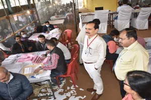 अमरोहा : छह राउंड तक दो स्थानों पर सपा तो दो पर भाजपा चल रही आगे