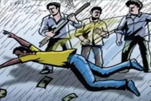 सीतापुर: जमीनी रंजिश को लेकर दो पक्षों में चली लाठियां और तलवारें, कई घायल