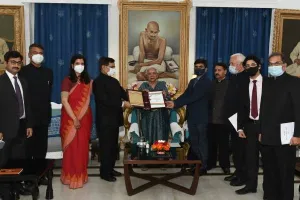 UP Election Result: मुख्य निर्वाचन अधिकारी ने राज्यपाल को सौंपी नवनिर्वाचित सदस्यों की सूची