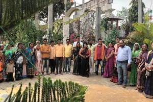 बहराइच: विहिप ने किया होली मिलन समारोह का आयोजन, भेदभाव मिटाकर आपस में गले मिले लोग