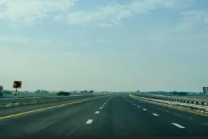 लखनऊ: आउटर रिंग रोड की धीमी रफ्तार पर डीएम ने कार्यदायी संस्थाओं को लगाई फटकार