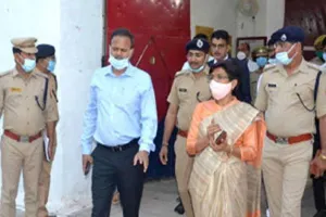 झांसी जेल में व्यवस्थाओं का आला अधिकारियों ने किया निरीक्षण, महिला कैदियों से की बात