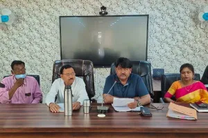 हरदोई: संचारी रोगों को रोकने नगर पालिका सभागार में हुई बैठक, साफ-सफाई व फागिंग पर दिया गया जोर