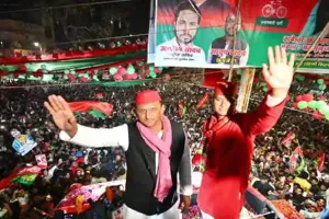 यूपी चुनाव 2022: काशी में अखिलेश ने किया रोड शो, कहा- भाजपा को अपना परिवारवाद नहीं दिखता