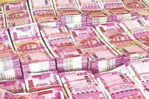 लखनऊ: वाहन चेकिंग के दौरान एनआरएचएम के डिप्टी डायरेक्टर की कार में मिले डेढ़ करोड़ रुपये, पूछताछ शुरू