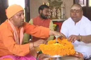 मुख्यमंत्री योगी ने महाशिवरात्रि के पावन पर्व पर किया महादेव का रुद्राभिषेक, प्रदेशवासियों को दी शुभकामनाएं