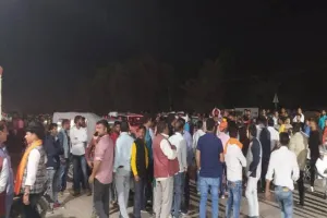 बाराबंकी: मतगणना स्थल पर देर रात तक चला ड्रामा, सपा और भाजपा कार्यकर्ताओं ने एक दूसरे के खिलाफ की नारेबाजी