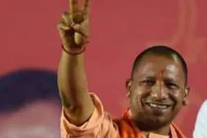 विधायक दल की बैठक में सुरेश खन्ना लाएंगे योगी के नाम का प्रस्ताव, लोकभवन पहुंचने लगे भाजपा गठबंधन के विधायक