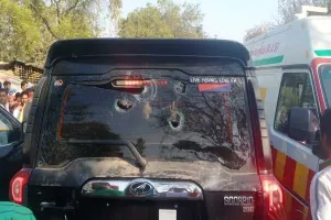 कुशीनगर: सपा एवं भाजपा के बीच हुआ पथराव, दर्जनों गाड़ियां हुईं क्षतिग्रस्त