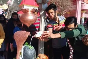 हल्द्वानी: शिवरात्रि पर उमड़ पड़ा शिवभक्तों का सैलाब, मंदिरों में लगे महादेव के जयकारे