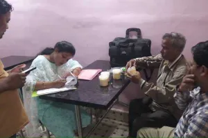 रायबरेली: खाद्य विभाग ने की दुकानों पर छापेमारी, जमा किए सैंपल