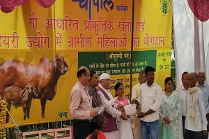 रायबरेली: पशुओं के नस्ल सुधार व दुग्ध उत्पादन पर सिखाई वैज्ञानिक विधि