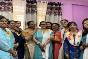 बाराबंकी: होली मिलन कार्यक्रम में महिलाओं ने की खूब मस्ती