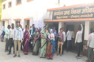 रायबरेली: एडीओ पर सफाई कर्मचारियों ने लगाया गंभीर आरोप, किया प्रदर्शन