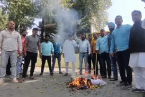 हल्द्वानी: मेयर पर लगाया हार की खीझ उतारने का आरोप, युवा कांग्रेस ने फूंका पुतला