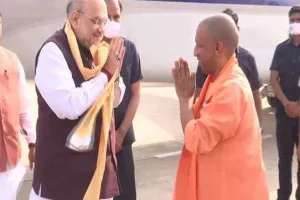 लखनऊ पहुंचे गृह मंत्री अमित शाह, शुरू हुई विधायक दल की बैठक