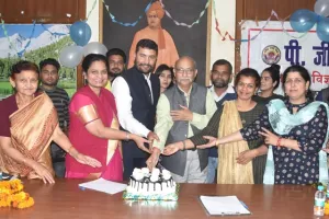 बरेली: स्नातकोत्तर छात्रों को दी गई विदाई