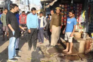 आजमगढ़: DM ने किया इलाके का निरीक्षण, खुली नगर पालिका की पोल