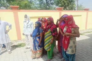 मुरादाबाद : पिता की मौत से डिप्रेशन में आई छात्रा, फंदे से लटककर दी जान