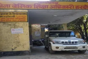 हरदोई: घूस न मिलने के कारण बीएसए दफ्तर में 5 साल से धूल फांक रहीं शिकायतें
