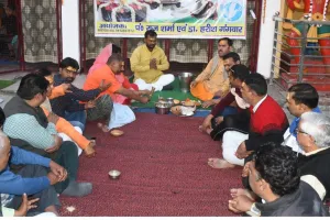 बरेली: यूक्रेन में फंसे लोगों की सकुशल वापसी के लिए शांति पाठ किया