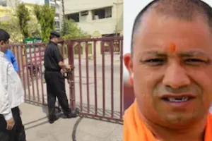 लखनऊ: योगी सरकार 2.0 में दिखी सख्ती, टाइम पर नहीं पहुंचे वन विभाग के कर्मचारी तो अपर मुख्य सचिव ने गेट पर लगवाया ताला