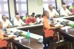 सीएम योगी ने टीम-9 के अधिकारियों के साथ कोविड-19 पर की खास बैठक, उच्चाधिकारियों को दिए दिशा-निर्देश