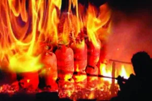 महाराष्ट्र: सिलेंडर में विस्फोट होने से गैस एजेंसी के चार कर्मचारी झुलसे