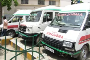 बदायूं: पुरानी एंबुलेंस हुईं कबाड़, भटकते हैं मरीज