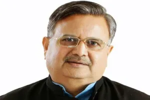 छत्तीसगढ़: कार्यक्रम से लौट रहे पूर्व सीएम डा.रमन ने रास्ते में गाड़ी रोककर लिया पान का स्वाद